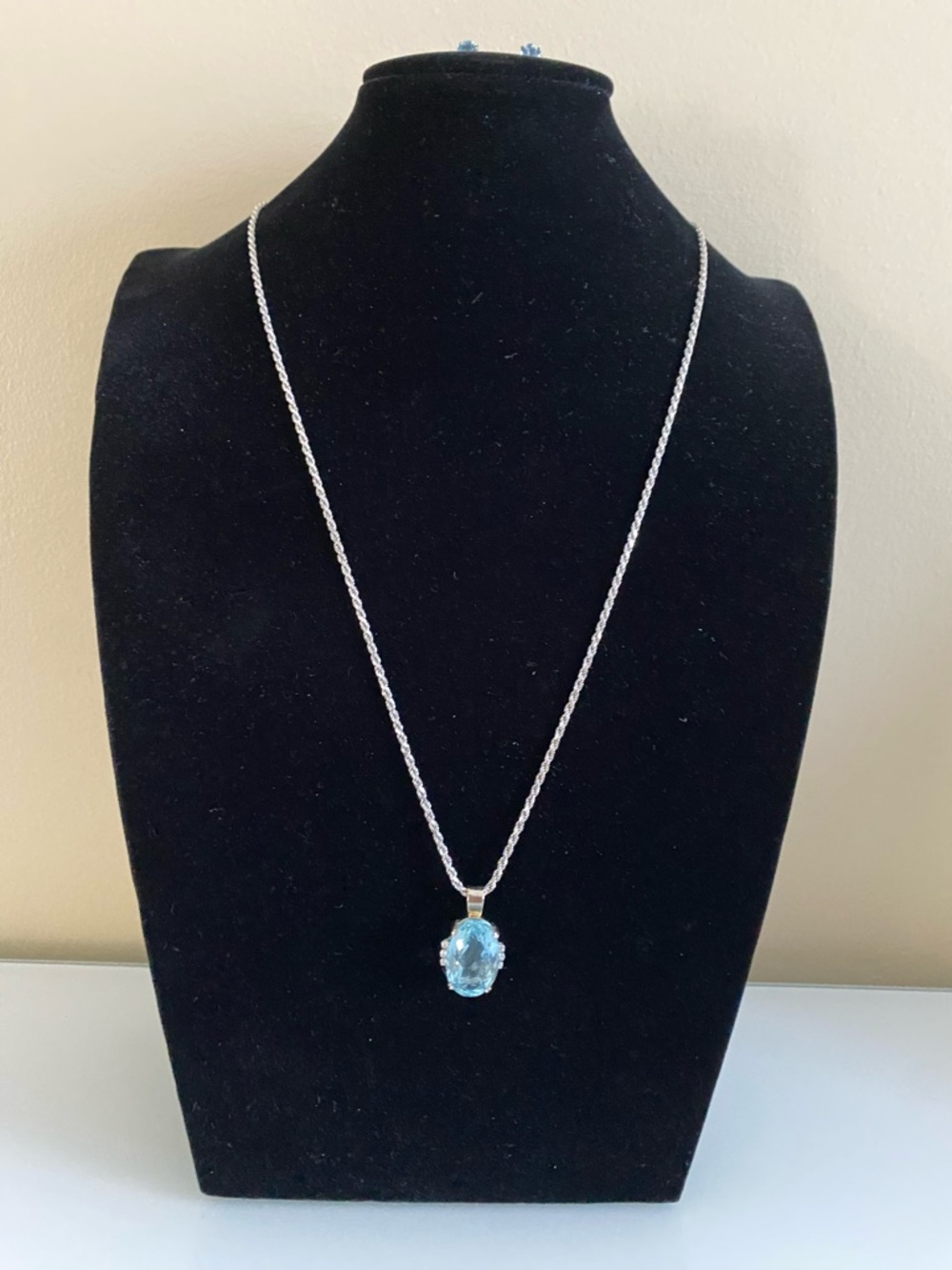 Aquamarine 18K Gold Diamond Pendant 14.55 Carats With Matching Earrings